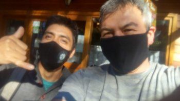 encontro la billetera de un turista y lo busco para salvarle las vacas