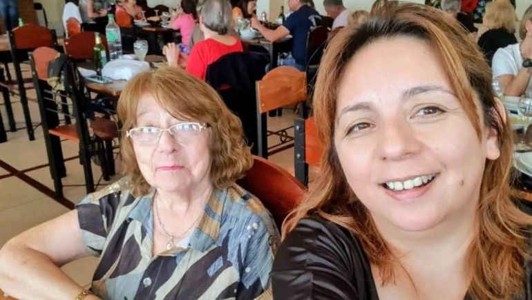 Cecilia junto a su mamá