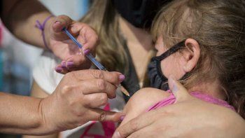 hoy vacunan a ninos y adolescentes contra el covid
