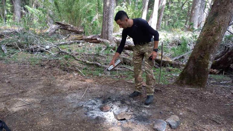 Prendió una fogata en un lago de la Cordillera y lo echaron
