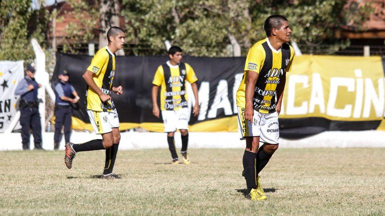 Muñoz recordó a Malvinas y le sacaron la roja