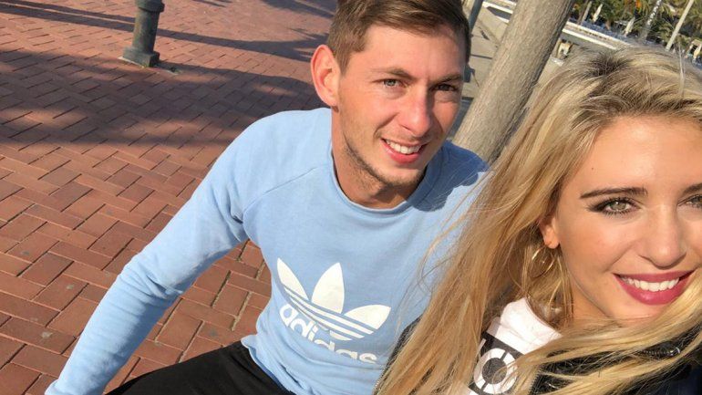 La novia de Emiliano Sala: Investiguen a la mafia del fútbol porque no me creo este accidente