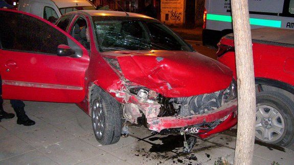 Autos y motos locas: varios heridos por choques en el centro