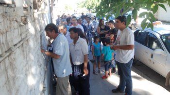 Una postal que se extraña. Los hinchas en las boleterías para comprar sus entradas y dejarle algunos pesos a sus clubes. ¿Cuando arranca?