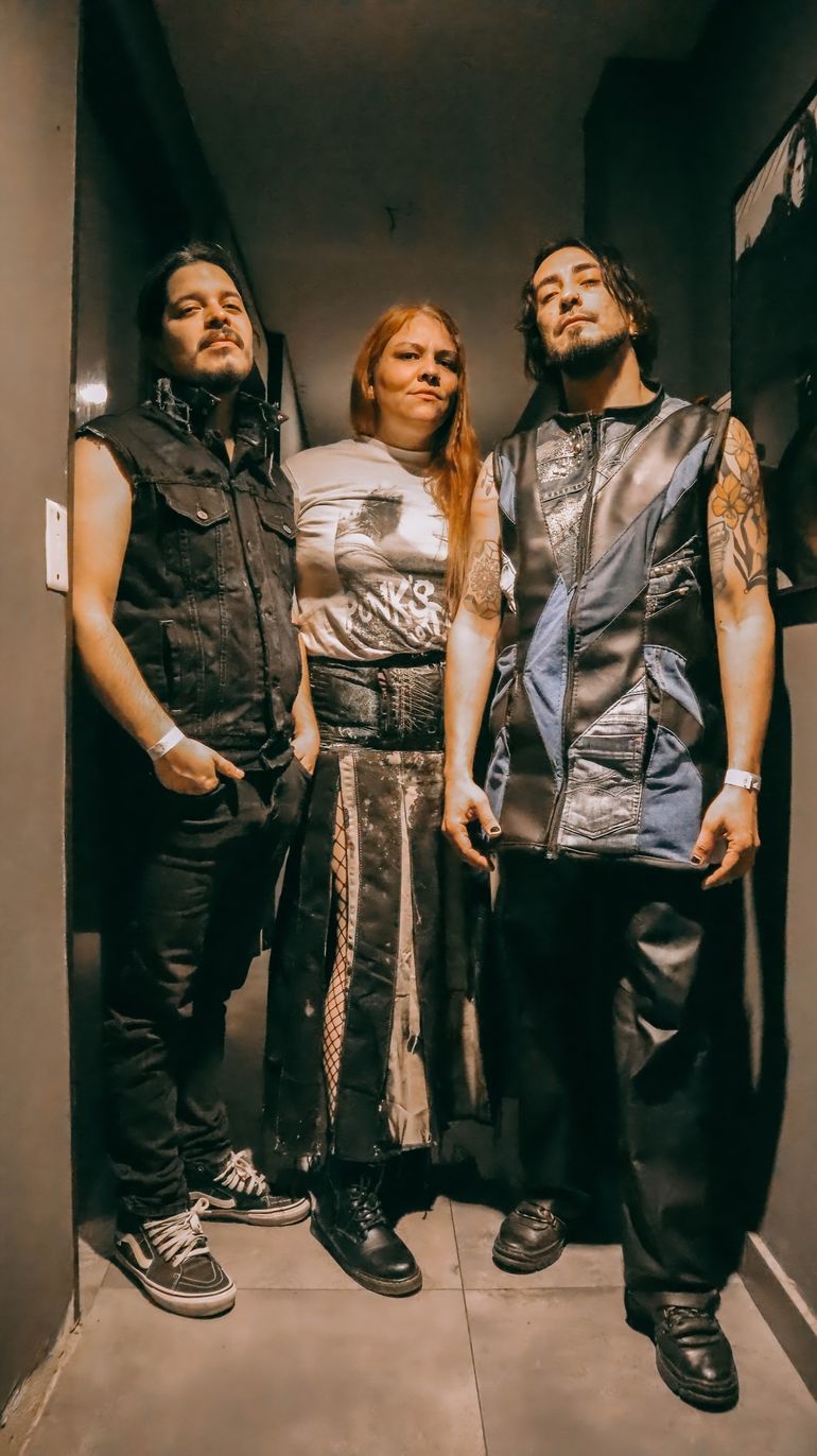 Dulce Iron&iacute;a fue telonero de destacados grupos musicales como Ska-P, Las Manos de Filippi, Dos Minutos, Utopians y en la m&iacute;tica visita de La Renga al complejo La Mas&iacute;a en Fern&aacute;ndez Oro.