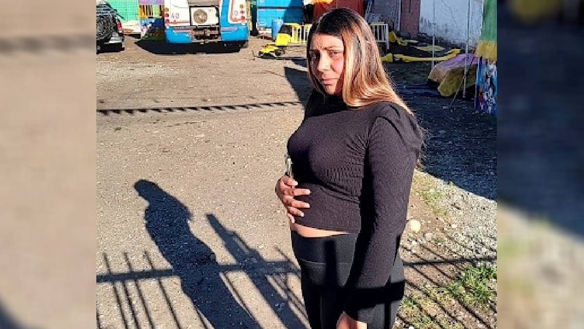 La joven de 21 años sufrió lesiones y ahora esta aterrada porque teme por su seguridad personal.