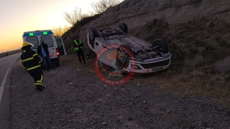 La saveiro era conducida por un trabajador del DPA oriundo de General Roca. No sufrió lesiones. La saveiro era conducida por un trabajador del DPA oriundo de General Roca. No sufrió lesiones.