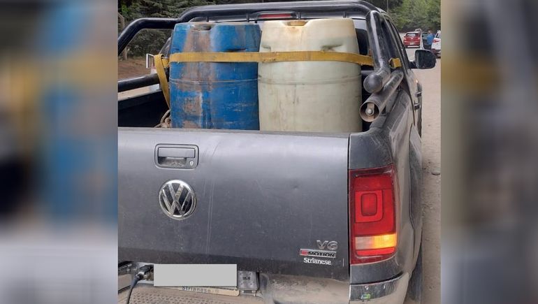 Los decomisos más llamativos del fin de semana: nafta en bidones y marihuana escondida en un auto