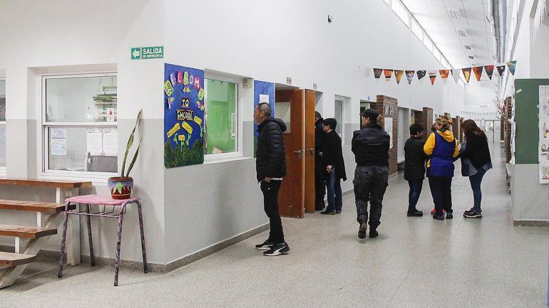 Se robaron computadoras, comida y destrozaron la Escuela Primaria 366