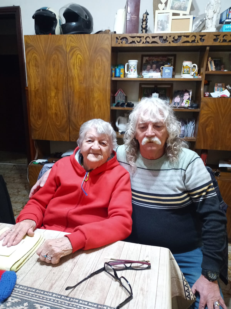 El Vasquito con su querida madre.