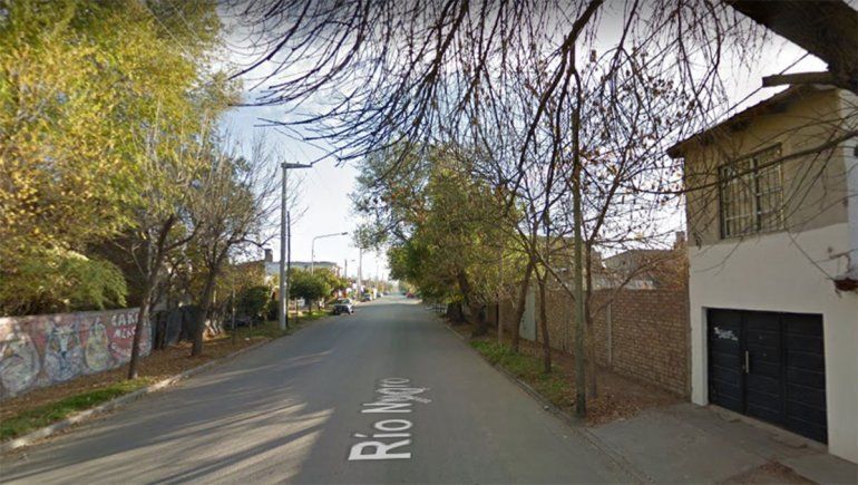 Un joven murió tras perder el control de su moto y chocar contra un poste en Neuquén