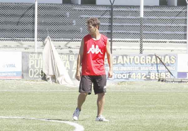 Ante Libertad, Cipo juega con un 4-4-2