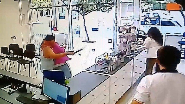 Así fue el robo a la farmacia: tomó una rehén y la amenazó con un cuchillo de carnicero