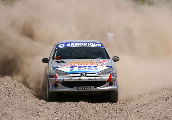 Acelera con el objetivo de acercarse al título