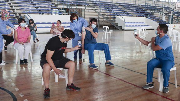 Casi todo el personal de salud ya recibió la segunda dosis