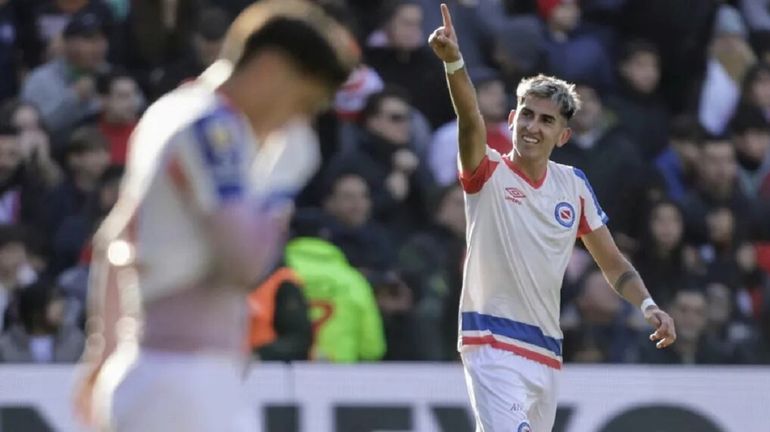 Lescano festeja tras la obra de arte que significó la victoria del Bicho en la tarde del sábado.&nbsp;