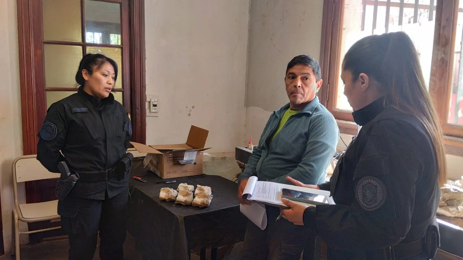 El operativo permitió el secuestro de las cinco piezas arqueológicas.&nbsp;