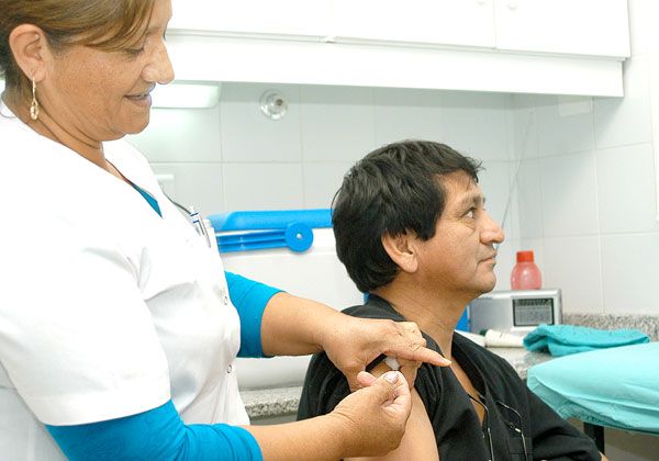 Recomiendan vacunarse contra gripe A