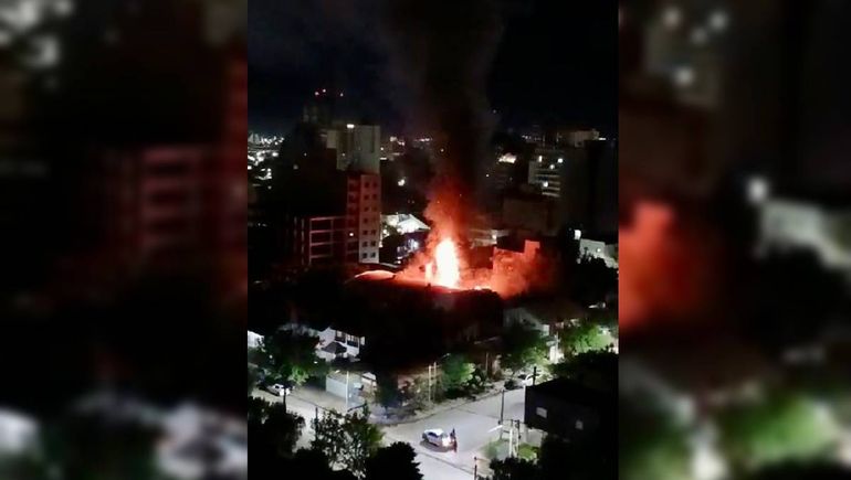 El fuego del depósito sobre la calle Teniente Ibáñez