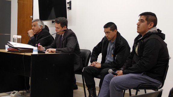Fiscalía acusó a tres policías de golpear a un menor