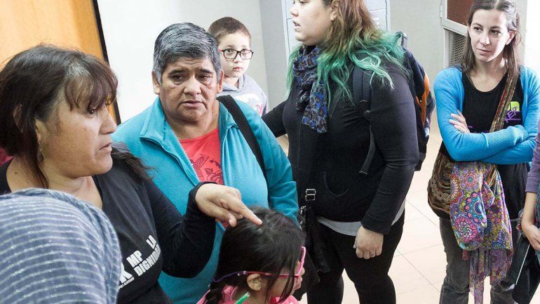Un grupo de mujeres se unió para contener y defender a las víctimas.