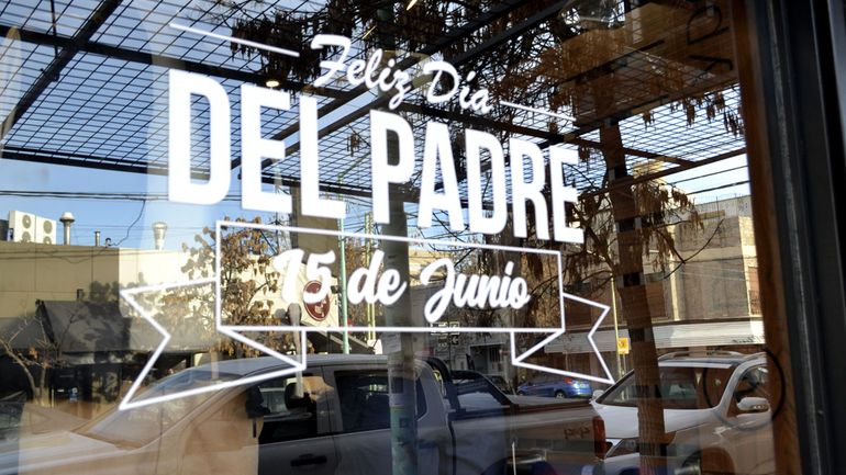 En Cipolletti, indumentaria, accesorios para celulares, tecnología y regalería fueron los rubros más buscados. En Cipolletti, indumentaria, accesorios para celulares, tecnología y regalería fueron los rubros más buscados.