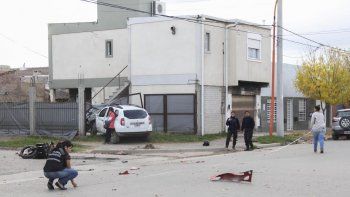 choco contra una moto y termino adentro de una casa