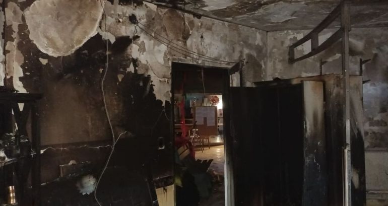 Una imagen que duele. El edificio de Alas del Alma sufrió graves daños por el incendio desatado este fin de semana. Necesitan ayuda para reconstruirlo. 