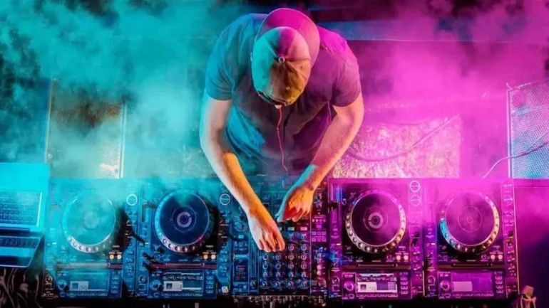 El triste momento de un conocido DJ que alegra las noches de los cipoleños. Foto ilustrativa.