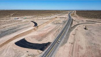 Solo los 27,5 kilómetros dese la Ruta 51 entre la 7 y la 8 son de doble mano en el trazado petrolero.