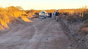 El conductor de un vehículo murió al volcar en la ruta que va desde la Isla Jordán a Balsa Las Perlas. Fue la mañana de este jueves. El conductor de un vehículo murió al volcar en la ruta que va desde la Isla Jordán a Balsa Las Perlas. Fue la mañana de este jueves.