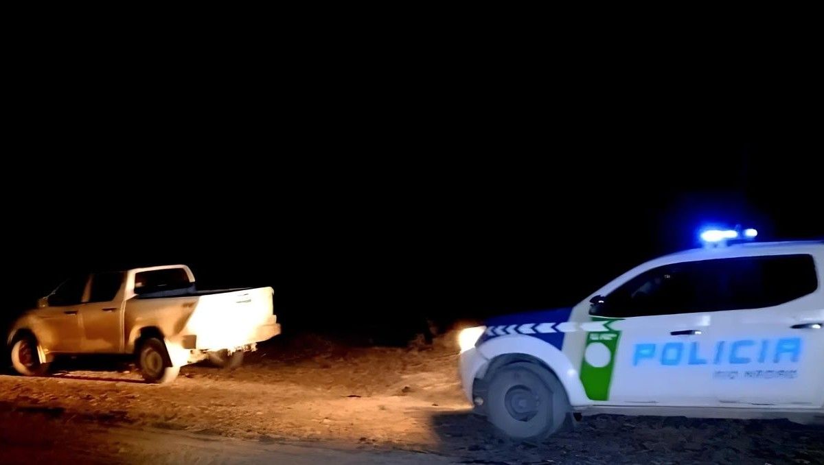 La camioneta de una empresa petrolera apareció abandonada en Las Perlas. La habían robado en Neuquén y la buscaban porque el dispositivo de seguimiento satelital se había activado.&nbsp;