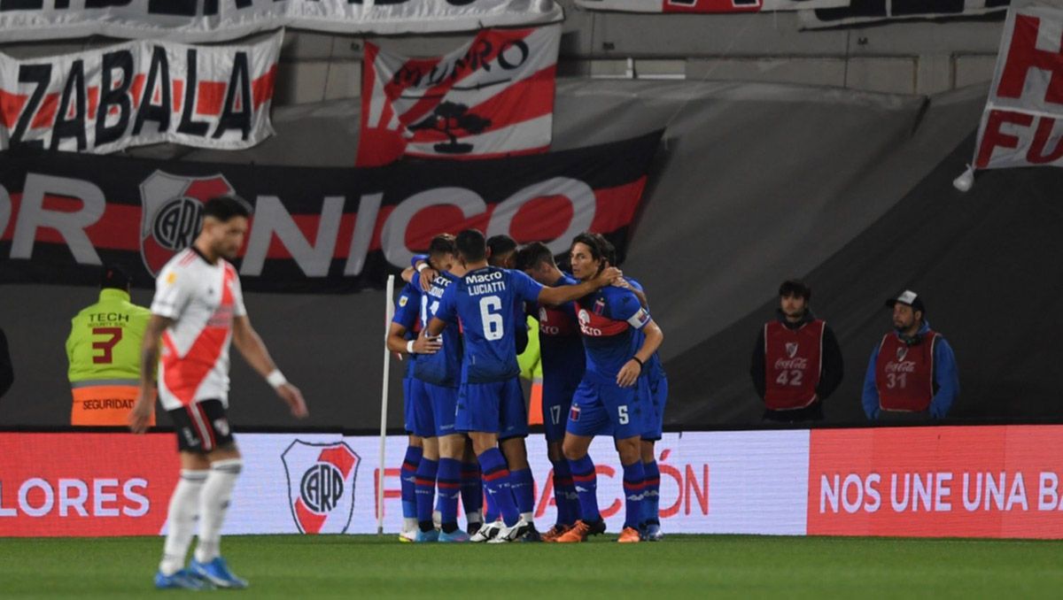 Los mejores memes de la eliminación de River ante Tigre