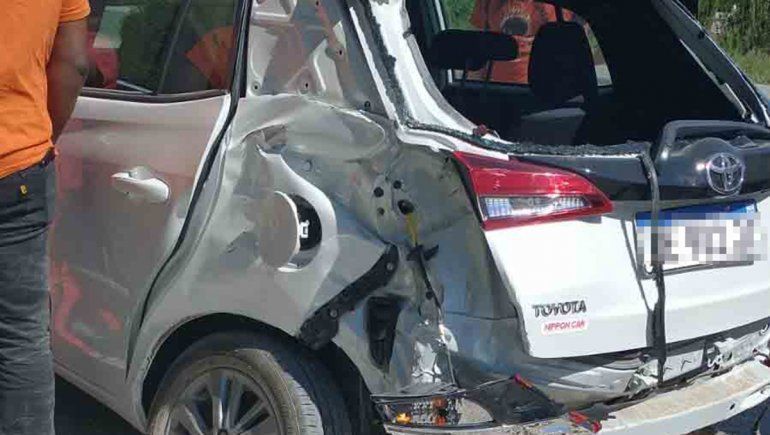 Un colectivo Ko-Ko chocó contra un auto sobre la Ruta 22