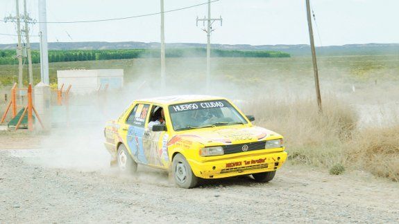 Los cipoleños van por todo y dan pelea en el rally en Aluminé