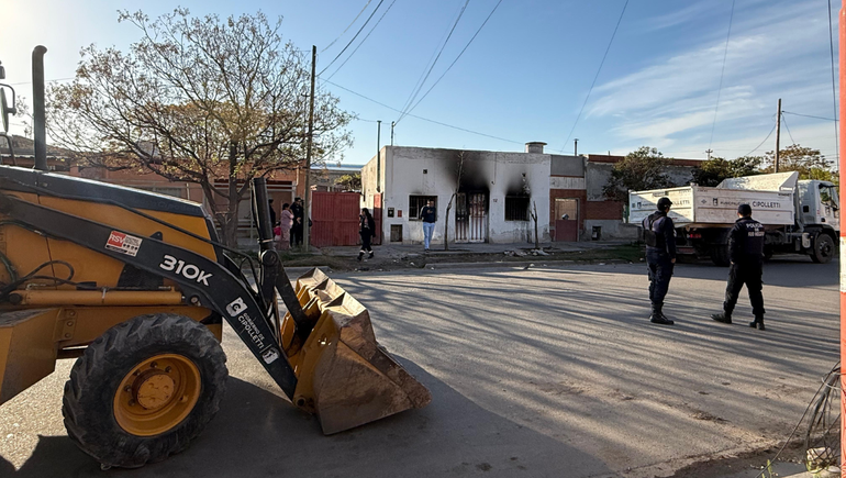 El &uacute;ltimo operativo de demolici&oacute;n de un aguantadero fue en el barrio Del Trabajo.