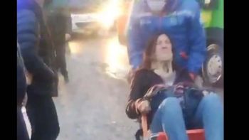 el chofer se trago un pozo y pasajera del koko resulto herida