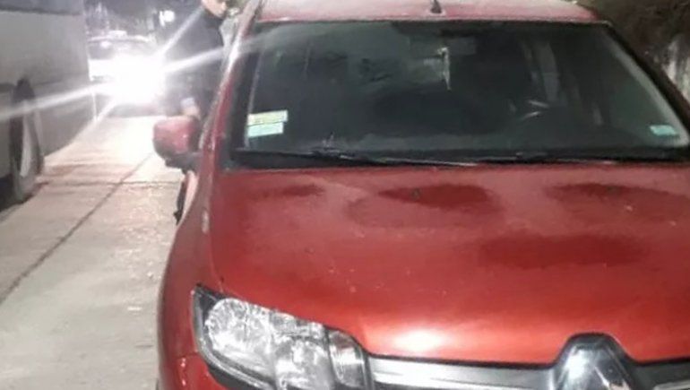 Un hombre Cinco Saltos se divertía rompiendo autos estacionados en Bariloche