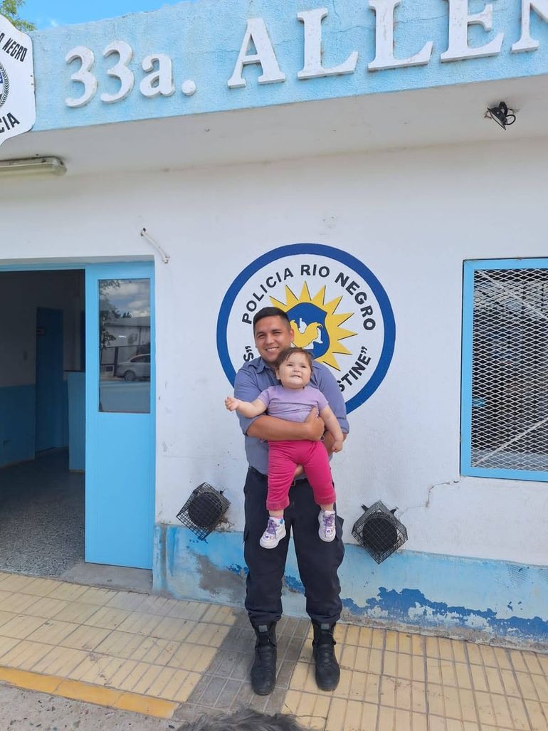 El agente ya salvó a dos bebés en Allen. El agente ya salvó a dos bebés en Allen.