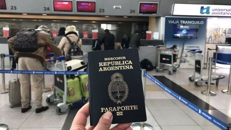 El padre retuvo los pasaportes de sus hijos para impedir que la madre se los lleve a vivir a Chile.