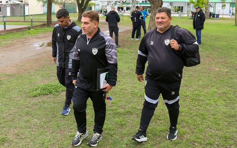 Enríquez y su cuerpo técnico esperan el rival, que se sabrá el domingo. Fotos: Omar Novoa Enríquez y su cuerpo técnico esperan el rival, que se sabrá el domingo. Fotos: Omar Novoa