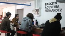 En la facultad de Medicina de la Unco, los homenajes a Agustina Fernández se integran al día a día de los estudiantes.