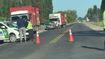 Según informaron fuentes policiales, el accidente tuvo lugar cuando un cable eléctrico cayó sobre la calzada.
