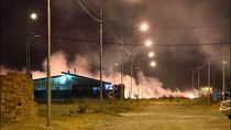 El fuego generó pánico porque por el viento se propagó hacia un loteo, cercano a un histórico albergue transitorio. 