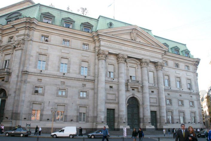 Se podrá comprar hasta 500 dólares por mes en efectivo