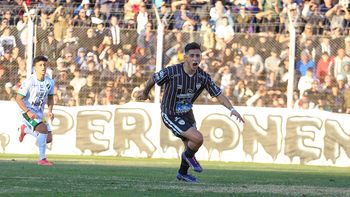 en un partido intenso, cipo se lo empato a villa mitre y mantuvo la punta