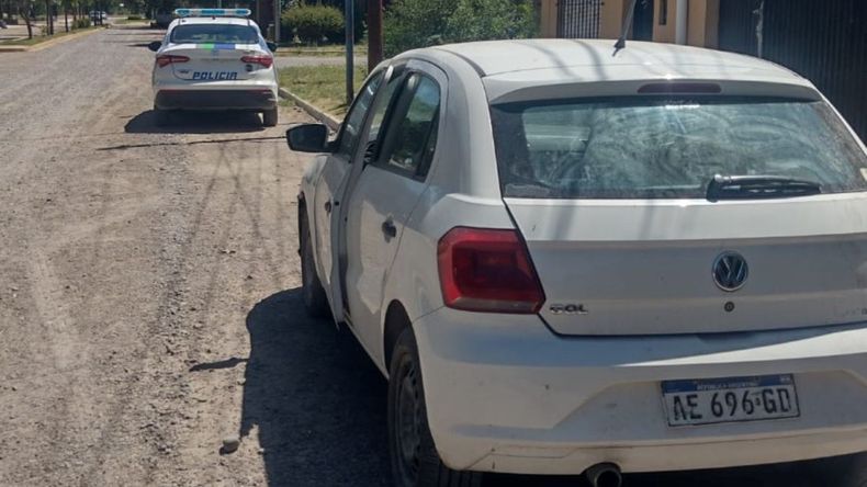 El Volkswagen Gol robado en Cipolletti apareció en Choele Choel.&nbsp;