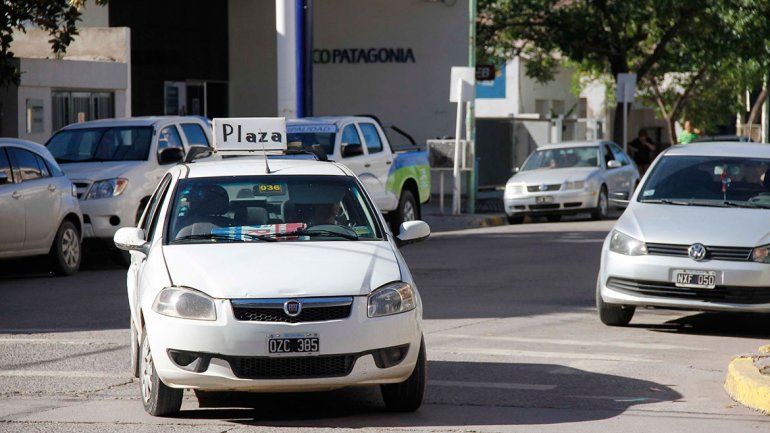 Preocupados por los asaltos, taxistas discuten medidas