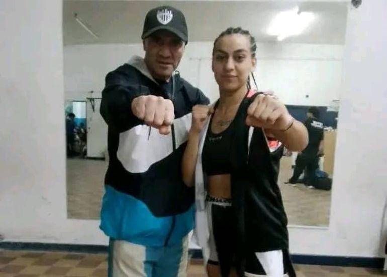 Con su entrenador, el Ninja Basualdo en el gimnasio. Con su entrenador, el Ninja Basualdo en el gimnasio.