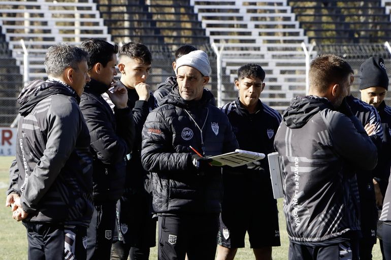 Cipolletti se prepara con vistas al próximo partido y Gustavo Noto define la alineación. Fotos: Anahí Cárdena